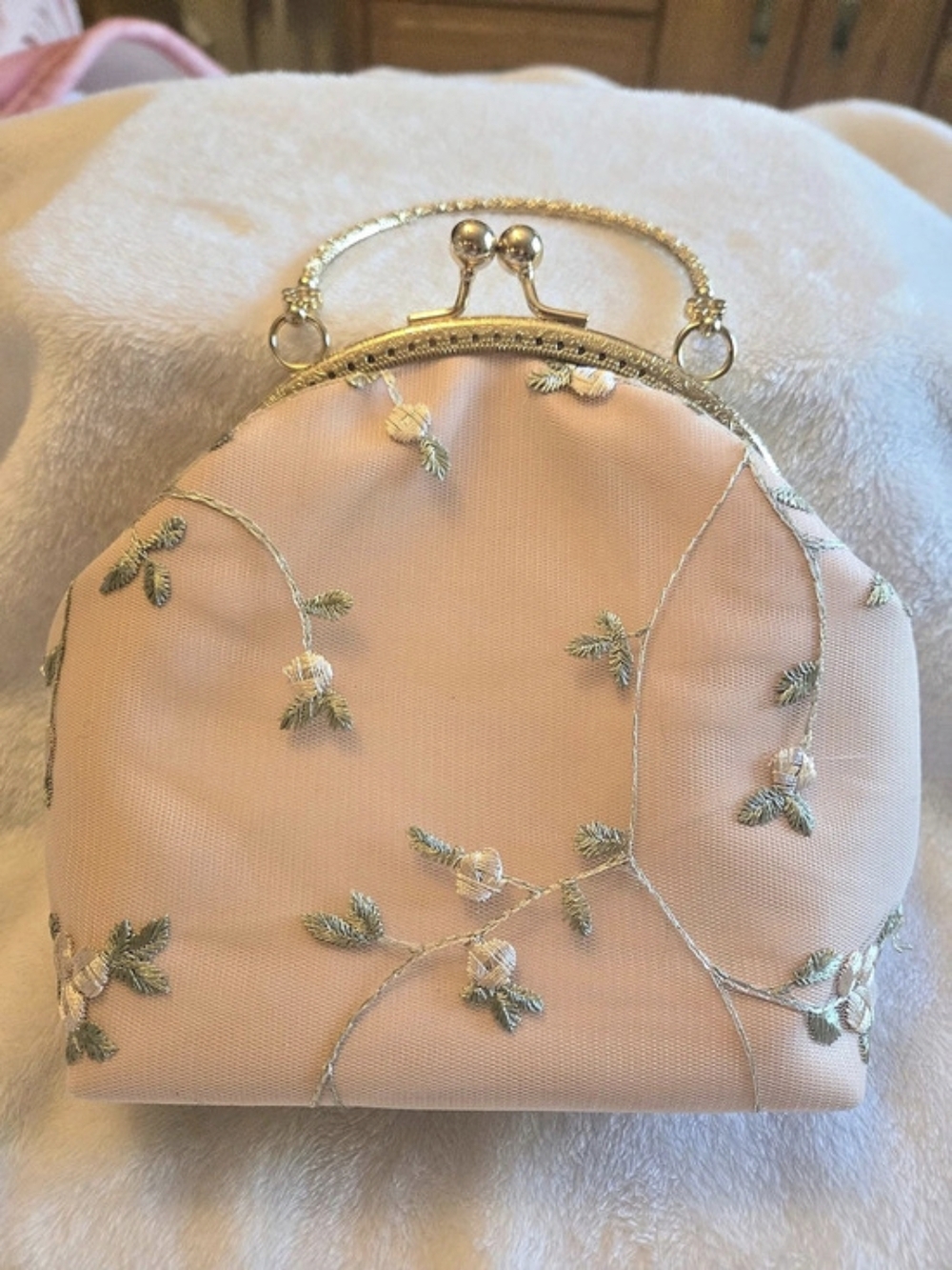 NWOT Vintage Soft Pink 8×7 Evening Bag Featuring Embroidered Floral Print